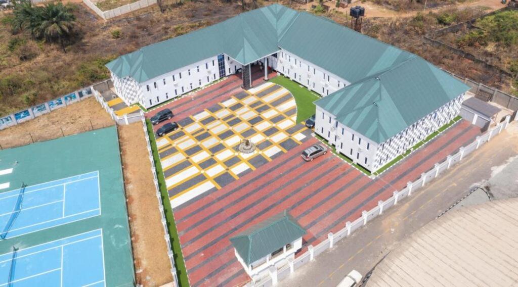 Murphy'S Mansion Resort Umuahia Экстерьер фото