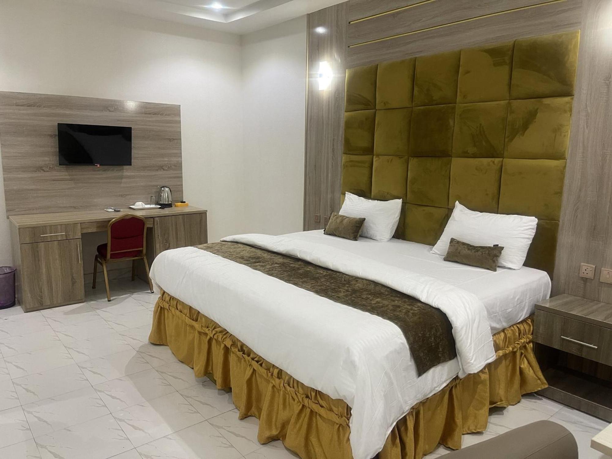 Murphy'S Mansion Resort Umuahia Экстерьер фото