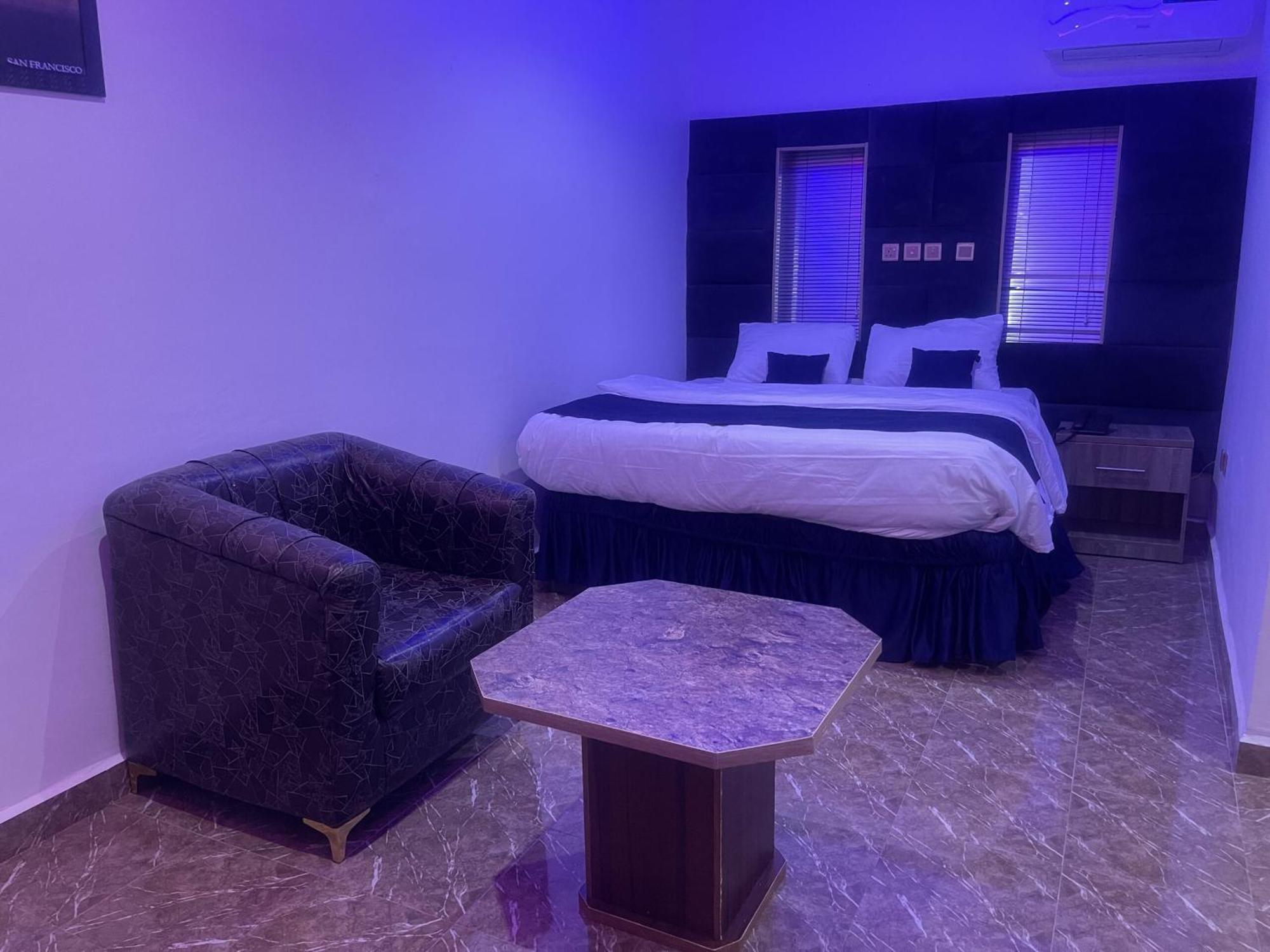 Murphy'S Mansion Resort Umuahia Экстерьер фото